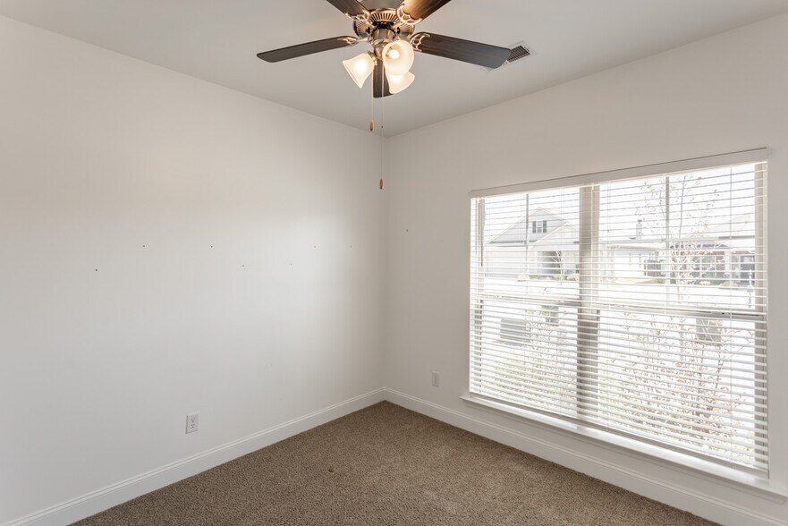 Building Photo - 308 River Rock Dr