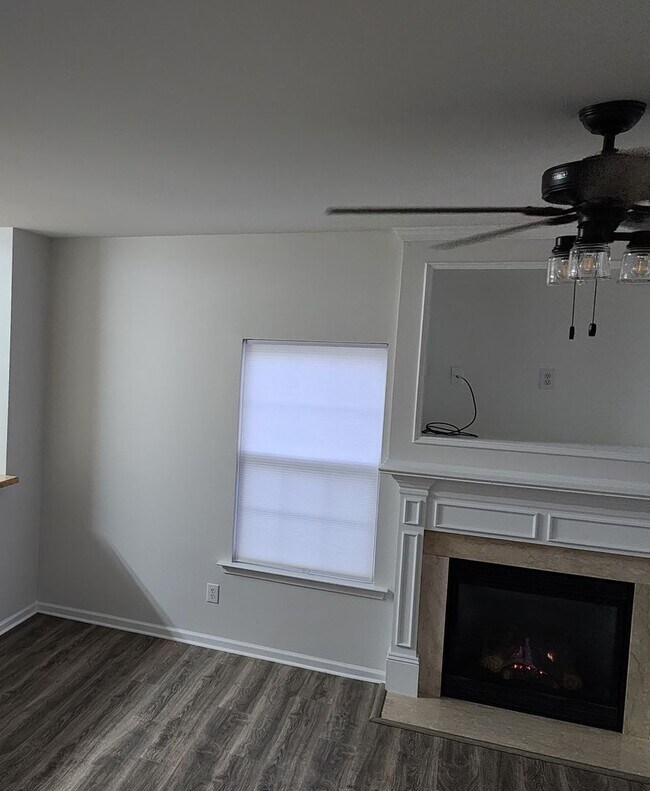 Building Photo - Four bedroom townhome in Caldwell Station