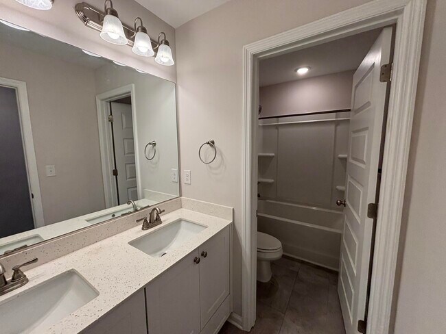 Building Photo - 2074 Limerick Ct