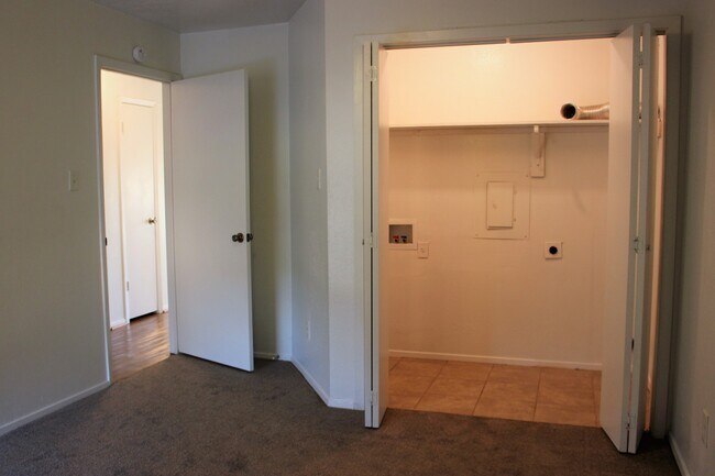 Building Photo - UPSTAIRS 2 BD UNIT w/ PRIVATE COVERED BALCONY