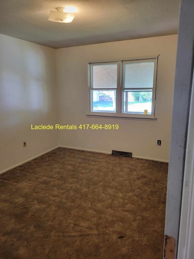 Building Photo - 3 BEDROOM 1 BATH HOUSE FOR RENT