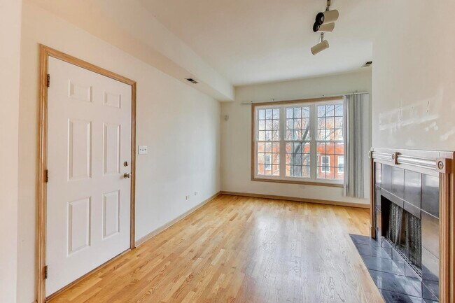 Building Photo - 1423 W Cortez St