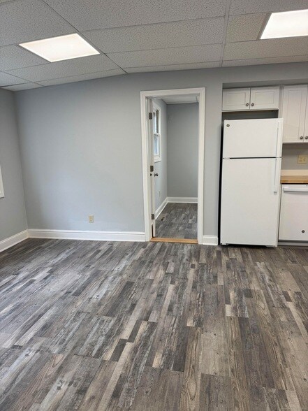 Building Photo - 211 Montowese St