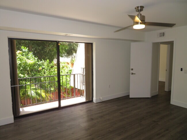 Building Photo - 1700 Embassy Dr