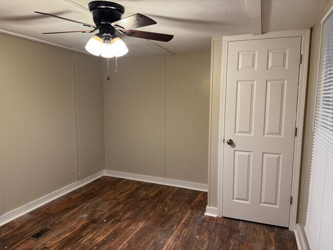 Building Photo - NEWLY UPDATED Two Bedroom Home in Troutman!!