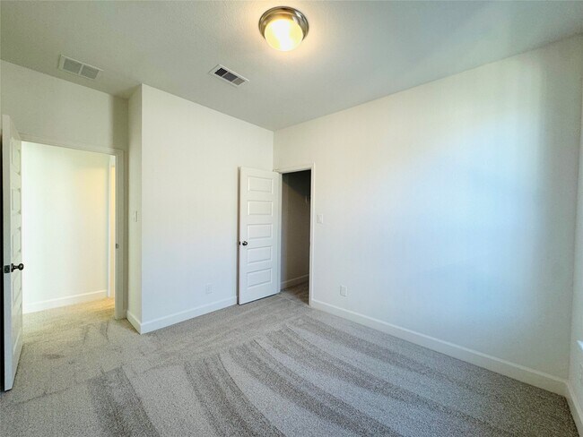 Building Photo - 4418 Noah Grv Ln