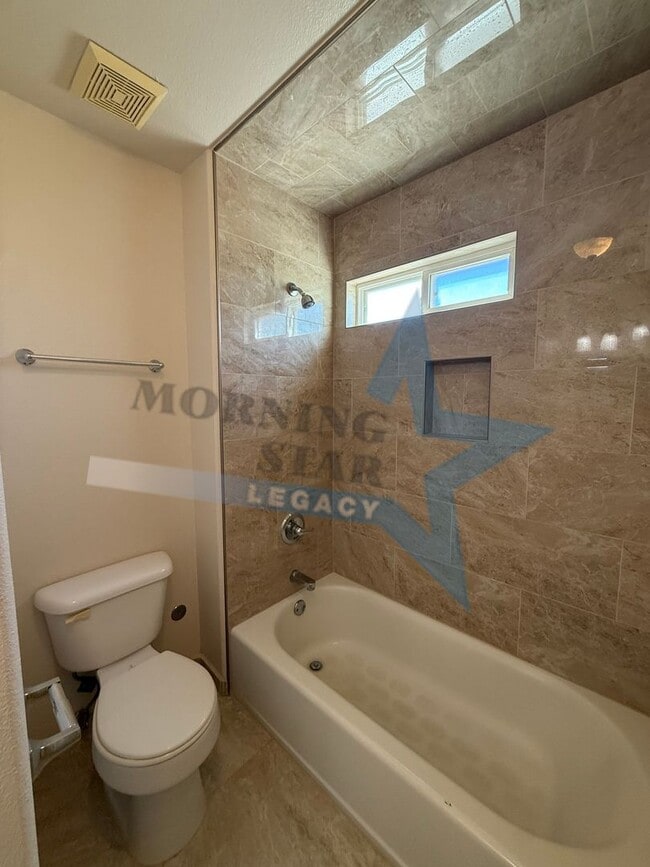 Building Photo - 2-Bedroom Townhome Apartment - Available Now!
