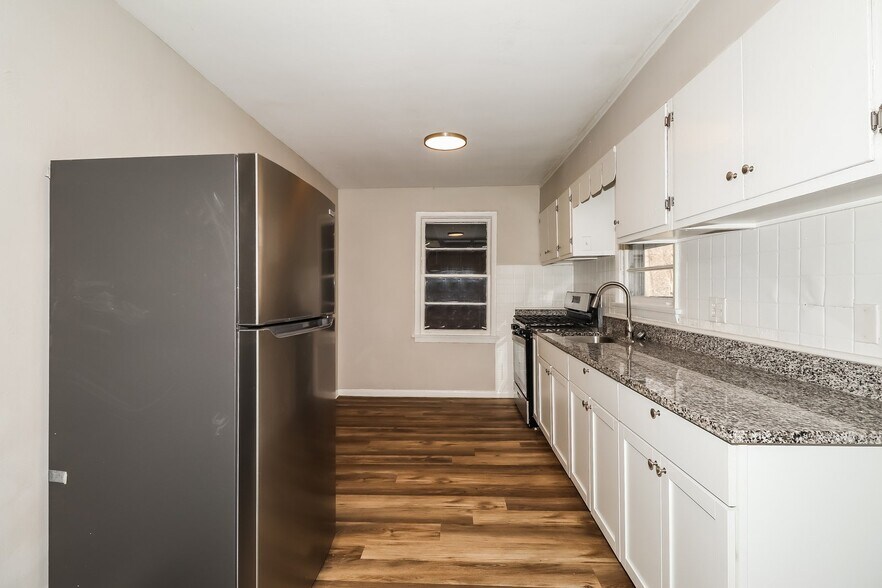 Building Photo - 1850 Huey St