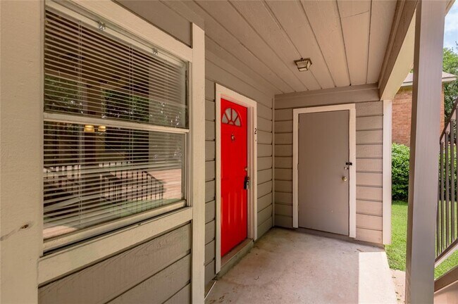 Building Photo - 2404 Sycamore Ave