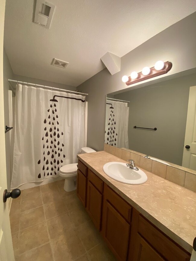 Building Photo - MINUTES FROM FT. RILEY! TWO CAR GARAGE!