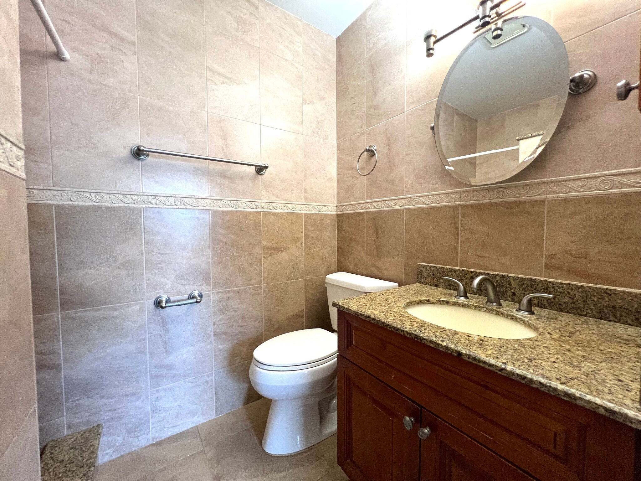 Building Photo - 1077 Goldenrod Rd