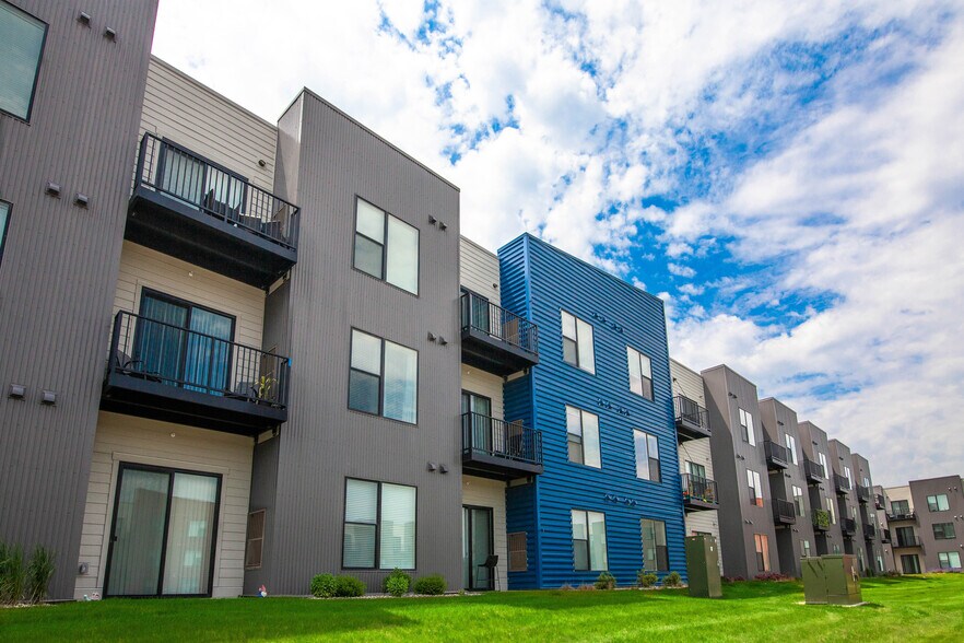 Building Photo - Courtyard at Cobblestone Park
