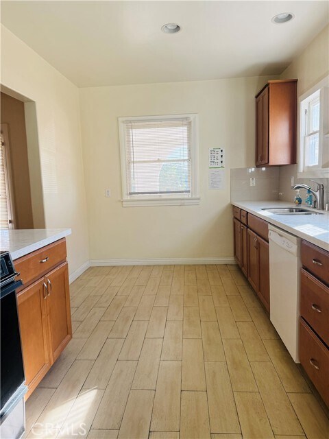 Building Photo - 5717 Alessandro Ave