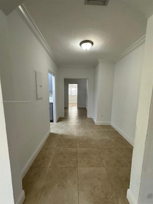 Building Photo - 3233 S Le Jeune Rd