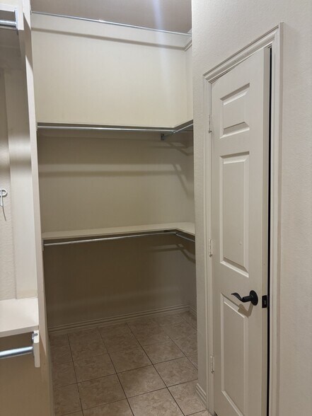 Building Photo - 552 Palomino Way