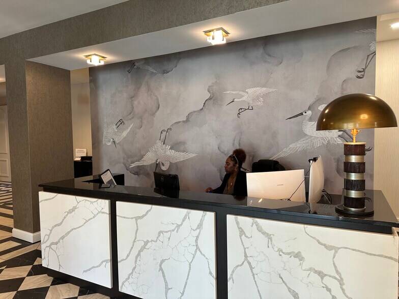 24x7 secured lobby entrance - 4545 Wornall Rd