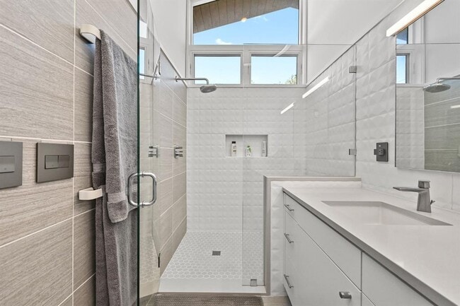 Building Photo - 701 Brownlee Cir