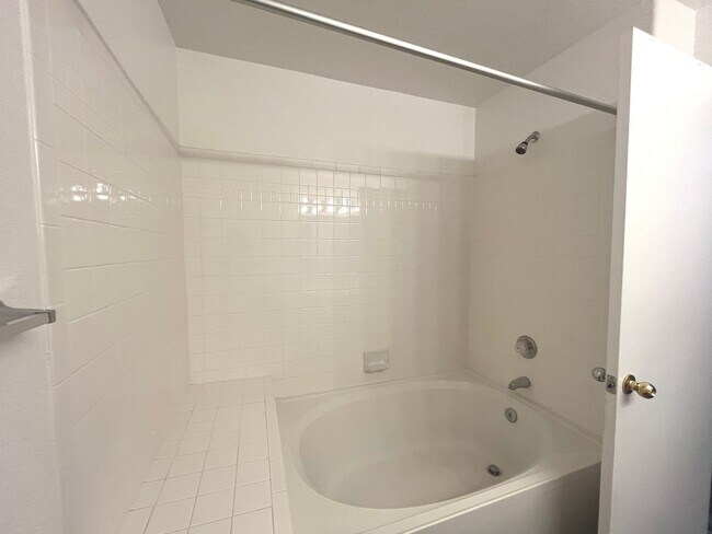 Building Photo - 2 bed, 2 bath condo located in gated community w/lush landscaping, 2 pools, spas, BBQ areas & clu...