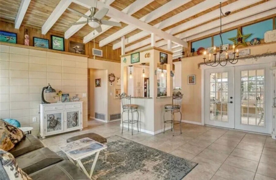 Building Photo - 352 Tihami Rd