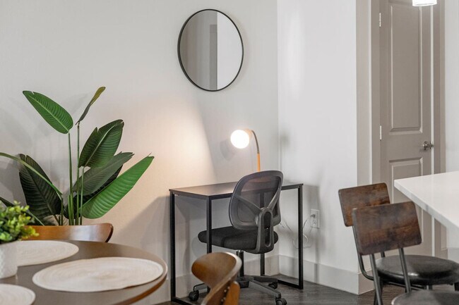 Building Photo - 8122 Midtown Blvd