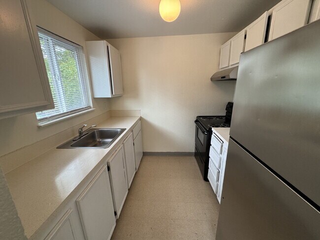 Building Photo - **One Portable AC-Unit included** 2-bedroom / 1-bath, Near Transportation