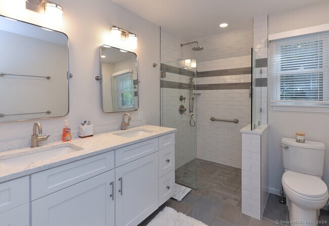 Building Photo - 595 Heritage Village