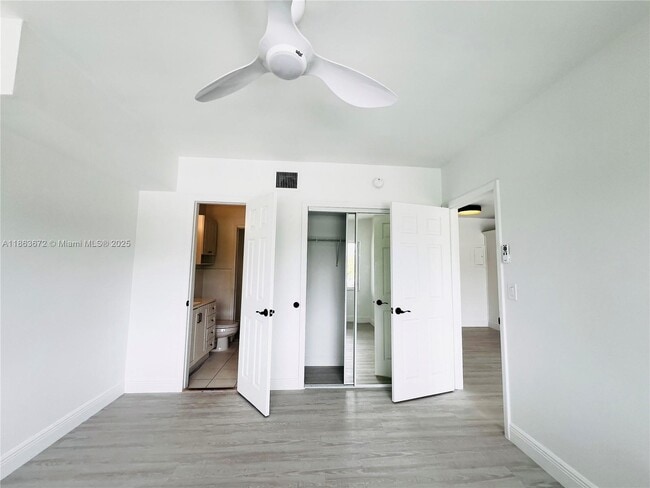 Building Photo - 2033 Calais Dr