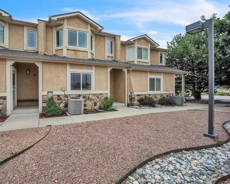 Primary Photo - 1034 Fountain Mesa Rd