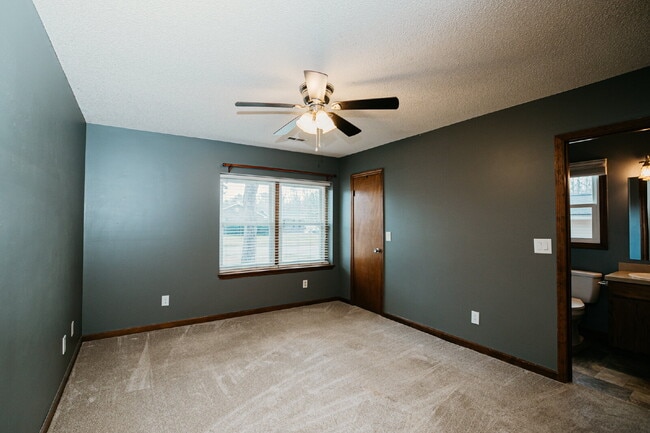 Building Photo - Move-In Ready! 3-Bed Home with Spacious Backyard