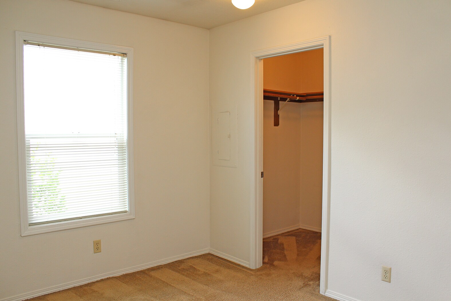 Building Photo - 3805-3805 SE Cesar Estrada Chavez Blvd