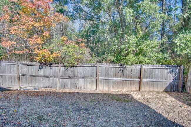 Building Photo - Charming 3-Bedroom Home in Central Pensacola with Open Layout and Fenced Yard