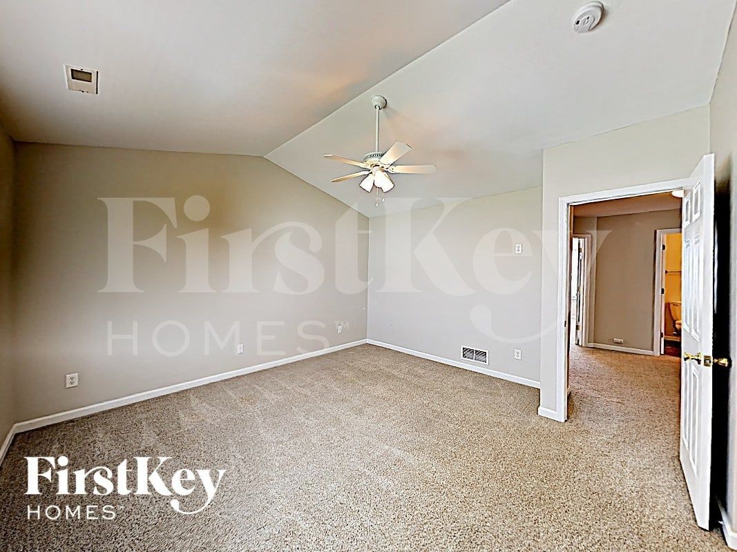 Building Photo - 227 Spring Borough Dr