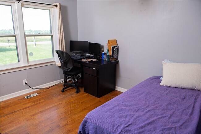 Building Photo - 1861 W Deane St