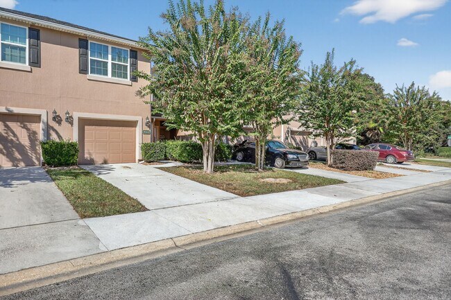 Building Photo - Townhome For Rent