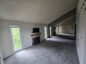 Building Photo - Gorgeous 2 Bedroom