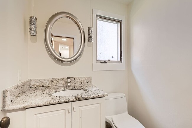 Building Photo - Spacious 4BR Townhome in Denver