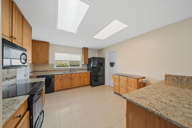 Building Photo - 4527 Stradford Pl