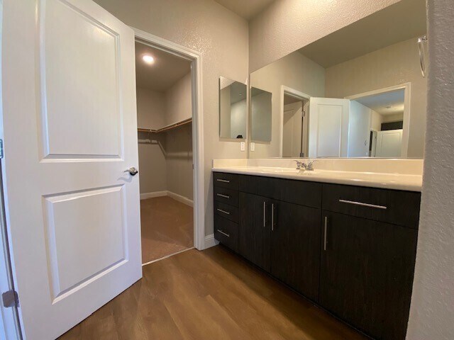 Building Photo - Modern 4bd/3ba 1930 sq. ft. home in Rancho Cordova!