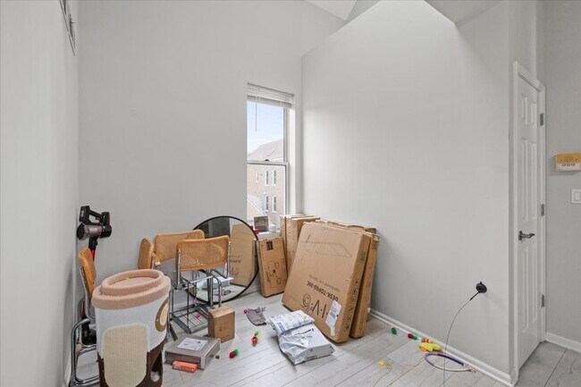 Building Photo - 2246 W Belden Ave