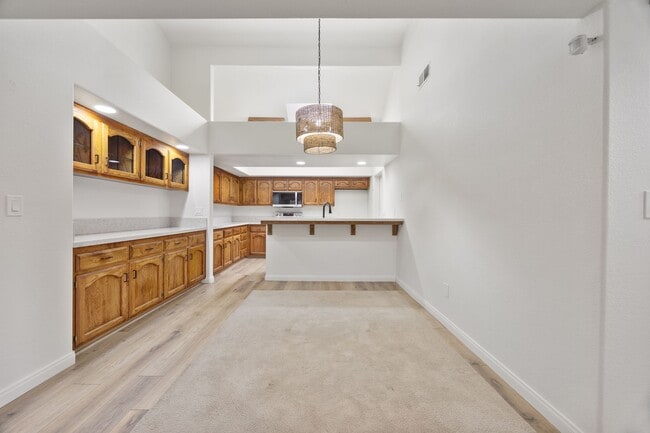 Building Photo - Beautiful Home in the Vineyards!