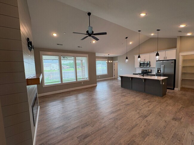 Building Photo - Modern Ranch Style Home in Quiet Neighborhood