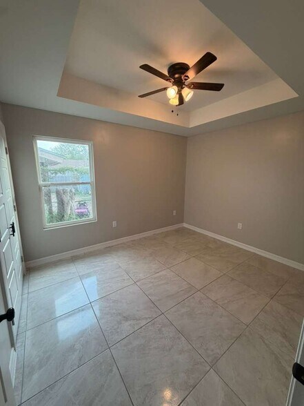 Building Photo - 3125 E 22nd St