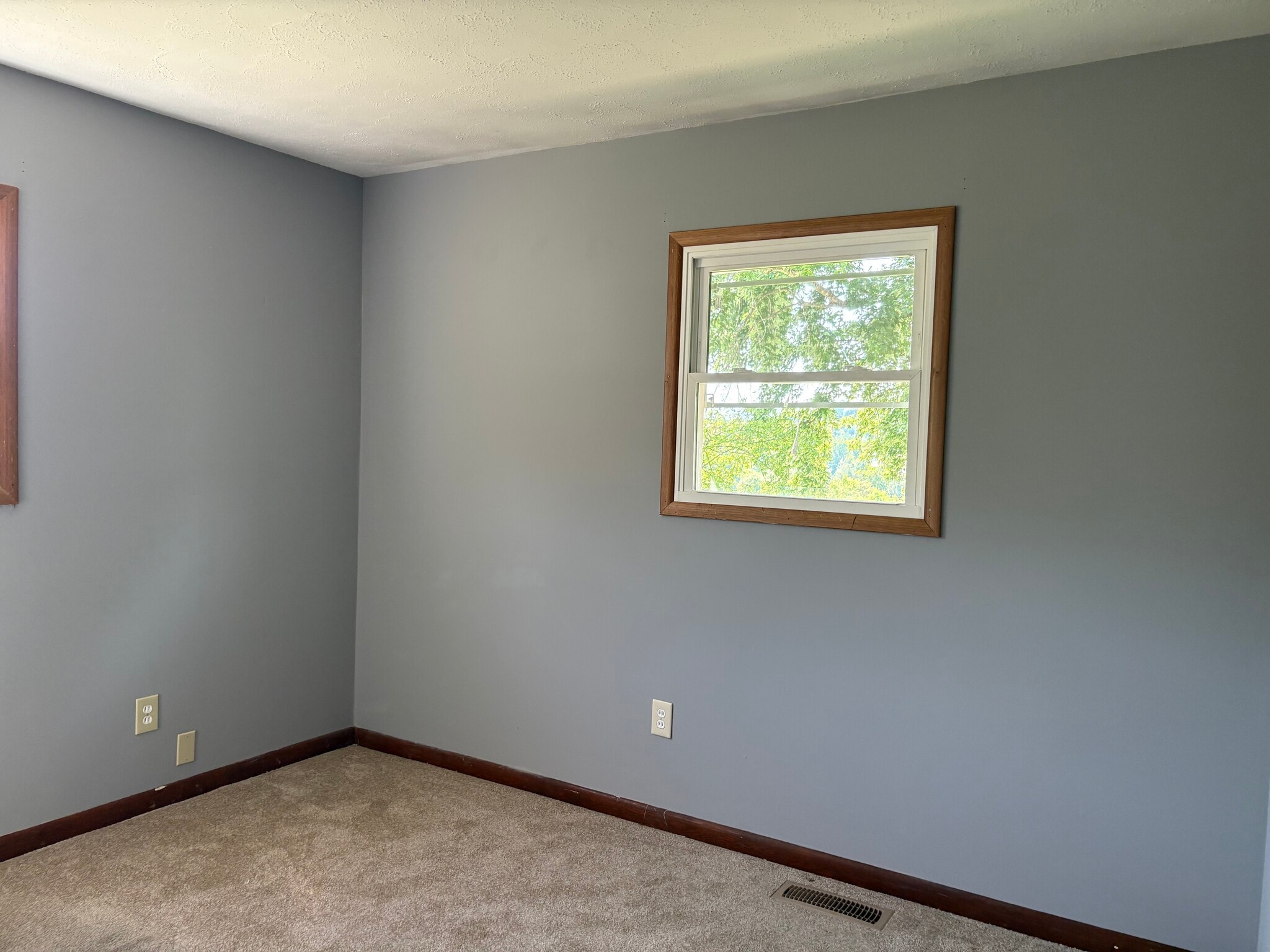 Building Photo - 1406 Valley View Dr