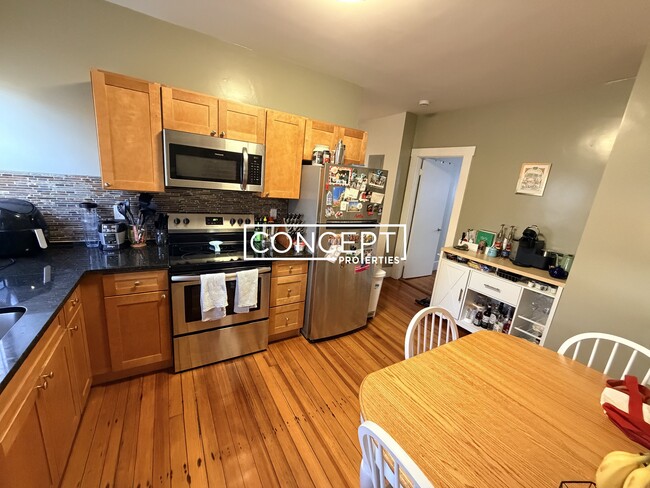 Building Photo - 7 A Smythe St