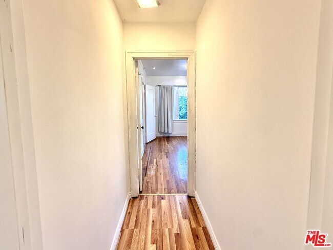 Building Photo - 2701 S Harcourt Ave