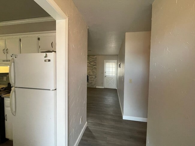 Building Photo - 2 Bed Duplex OKC- Move in Deposit-Free! (If Qualified)