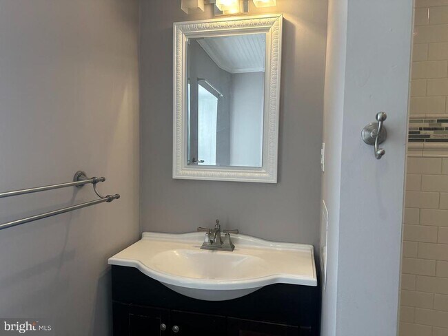 Building Photo - 204 Rosemary Ave