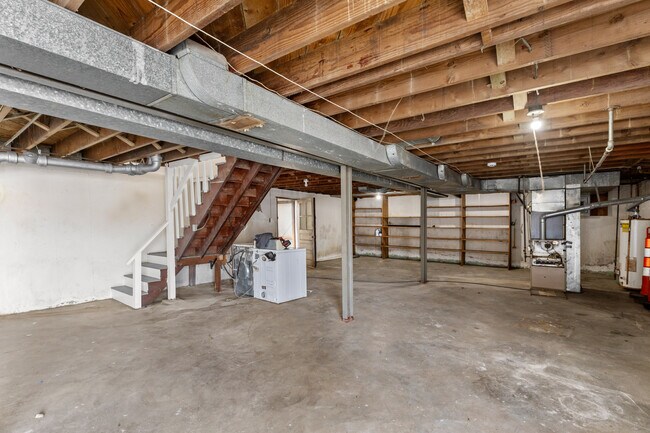 Building Photo - 223 N Dellwood Ave