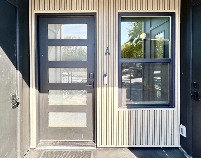 Building Photo - 5302 St Georges Green