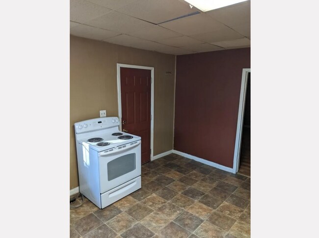 Building Photo - Charming 3-Bedroom Home in Pittsburg – Pet Friendly!